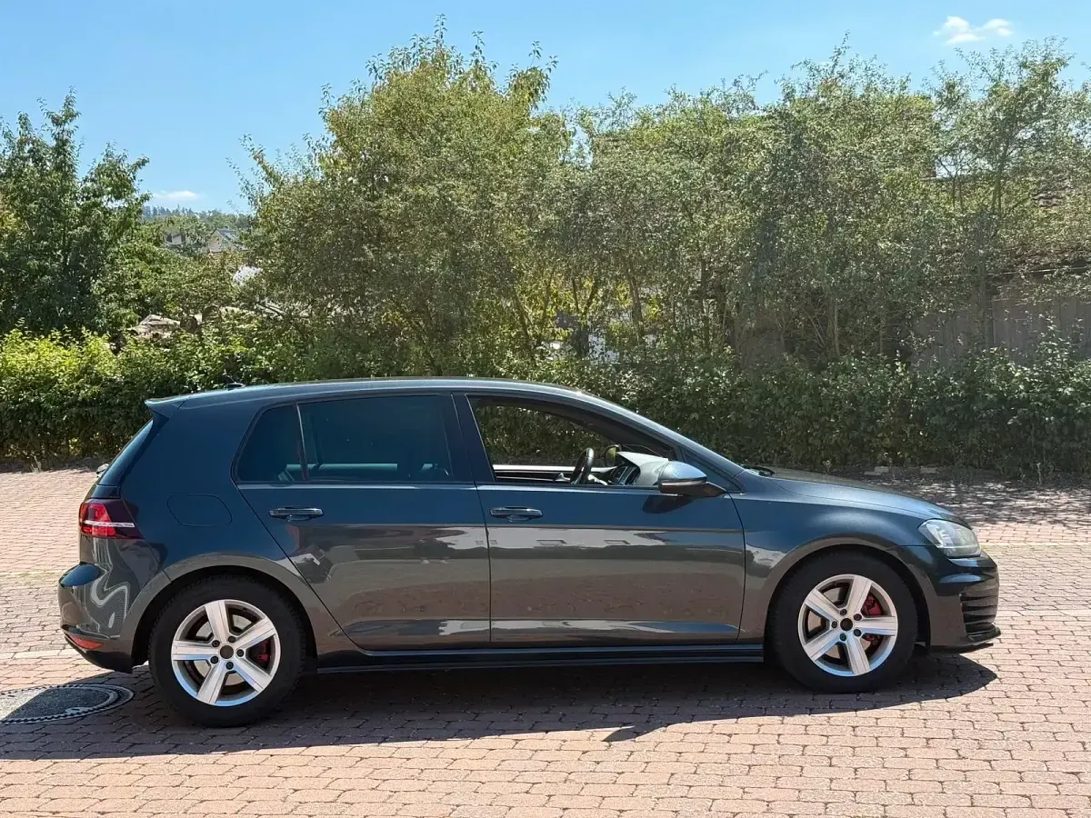 Gebraucht VW Golf VII Sound 184 PS (135 kW) 2014 Grau Kleinwagen