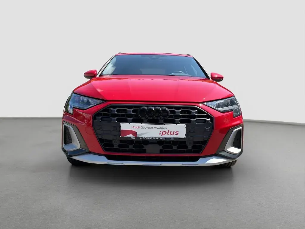 Gebraucht Audi A3 Ambiente 150 PS (110 kW) 2025 Rot Limousine