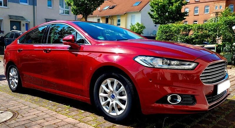 Gebraucht Ford Mondeo Titanium 116 PS (85 kW) 2015 Rot Limousine