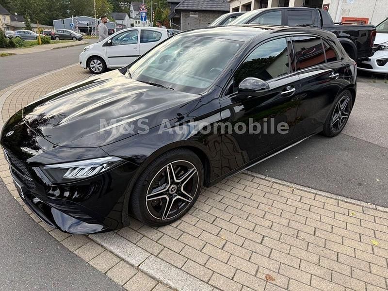 Schwarz Gebraucht 2023 Mercedes A250 AMG line Limousine | 31.999 € (Guter Preis) - Bild 1/4