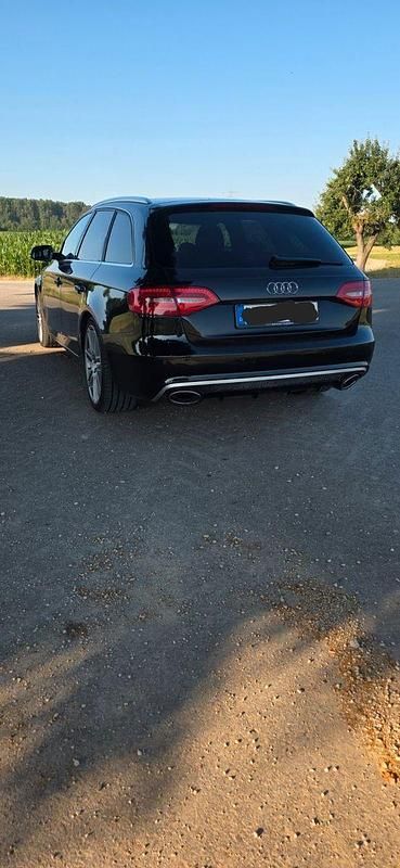 Używany Audi A4 Ambition 170 KM (125 kW) 2012 Czarny Kombi