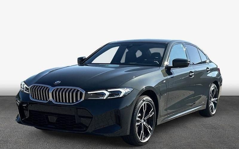 Grau Neu 2025 BMW 330e Limousine | 55.690 € (Superpreis) - Bild 1/4