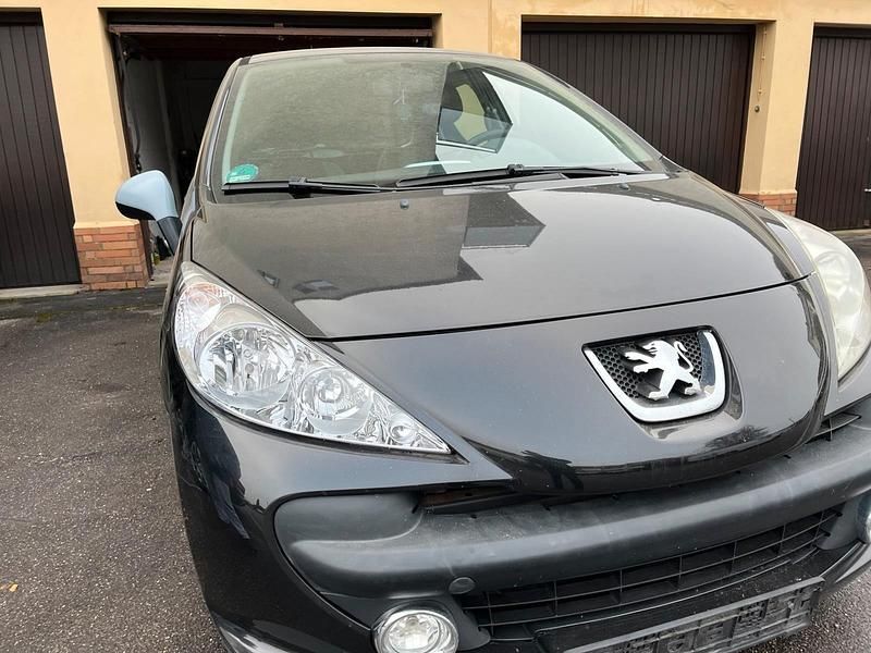 Gebraucht Peugeot 207 75 PS (55 kW) 2009 Schwarz Kleinwagen
