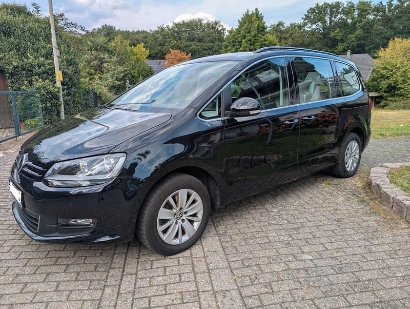 Gebraucht VW Sharan Comfortline 150 PS (110 kW) 2022 Schwarz Van / Kleinbus