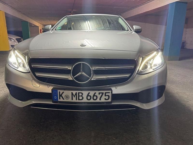 Gebraucht Mercedes E220 Avantgarde 194 PS (142 kW) 2016 Silber Kombi