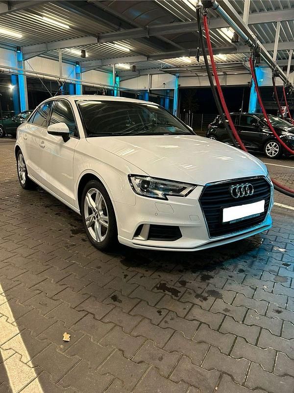 Weiß Gebraucht 2018 Audi A3 Sport Limousine | 15.900 € (Guter Preis) - Bild 1/4