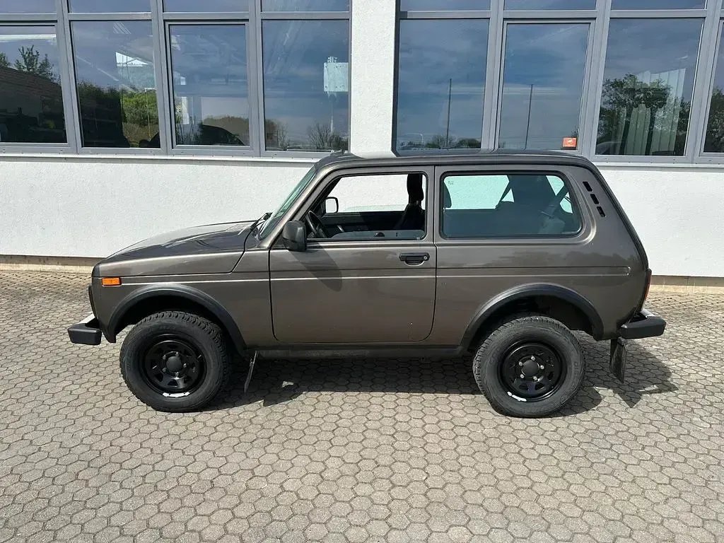 Gebraucht Lada Taiga 83 PS (61 kW) 2021 Braun SUV