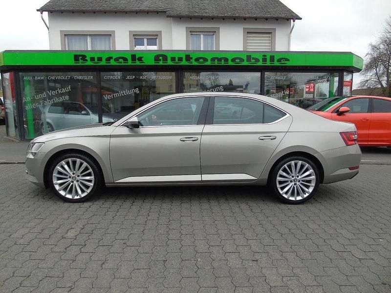 Gebraucht Skoda Superb Style 150 PS (110 kW) 2015 Beige Limousine