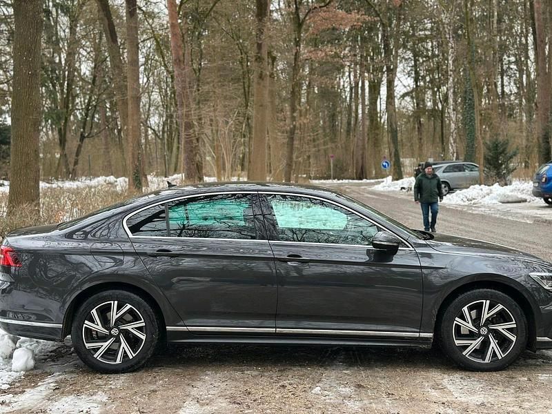 Gebraucht VW Passat Highline 190 PS (139 kW) 2019 Grau Limousine