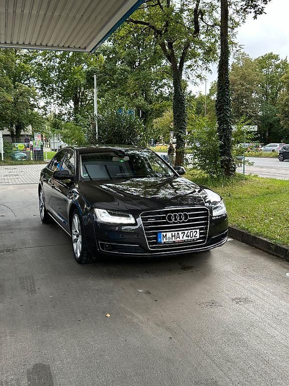 Grau Gebraucht 2016 Audi A8 Ambiente Limousine | 26.999 € (Etwas zu teuer) - Bild 1/4