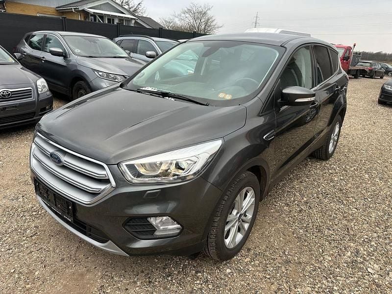 Grau Gebraucht 2017 Ford Kuga Titanium SUV | 11.000 € (Superpreis) - Bild 1/4