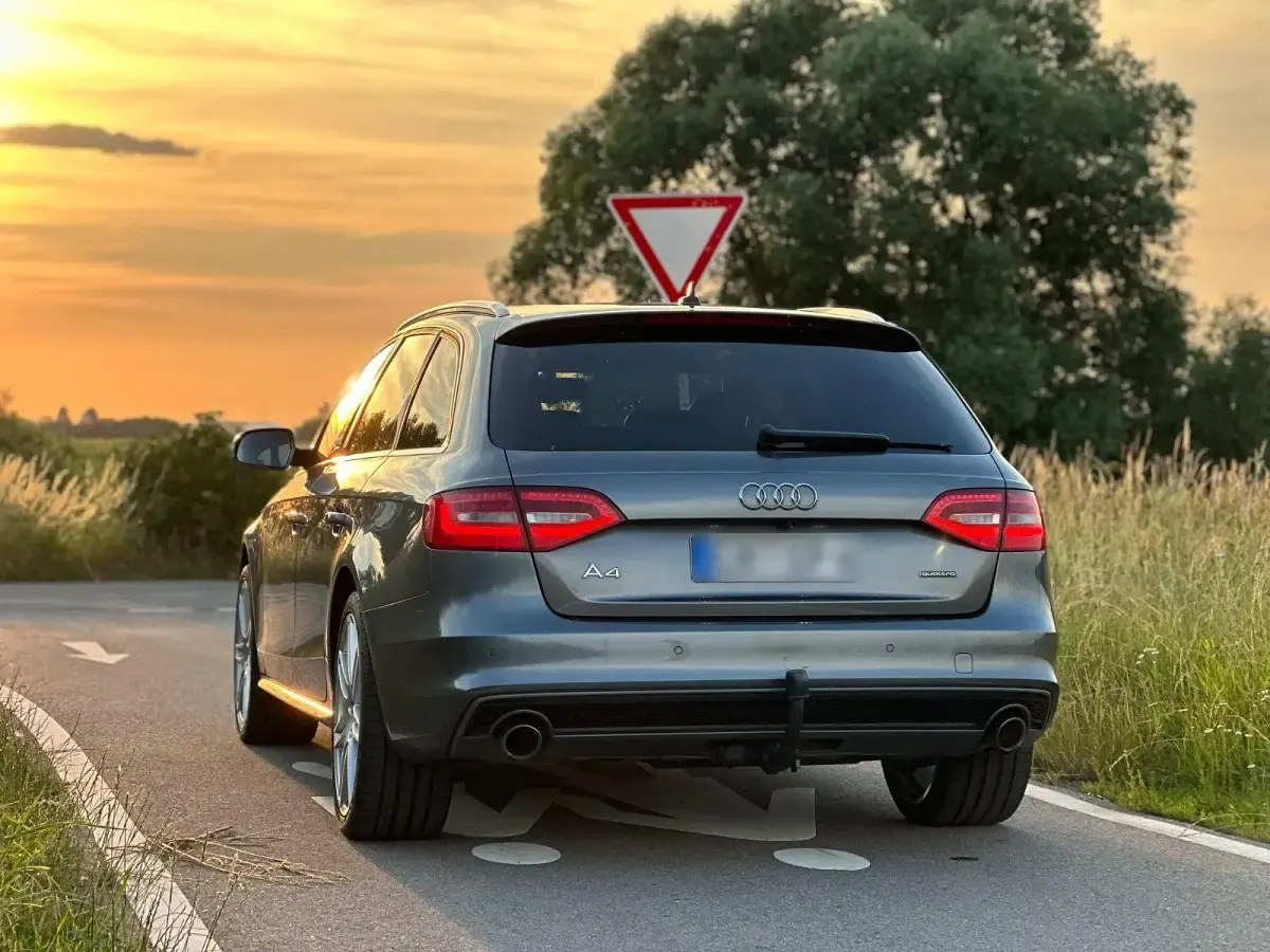 Gebraucht Audi A4 S-Line 245 PS (180 kW) 2015 Grau Kombi