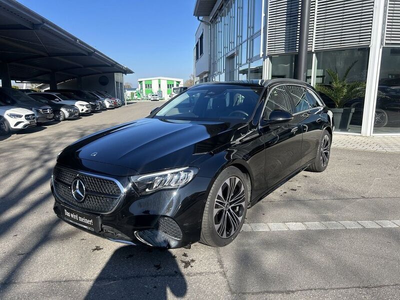 Schwarz Gebraucht 2023 Mercedes E220 Avantgarde Limousine | 47.900 € (Teuer) - Bild 1/4