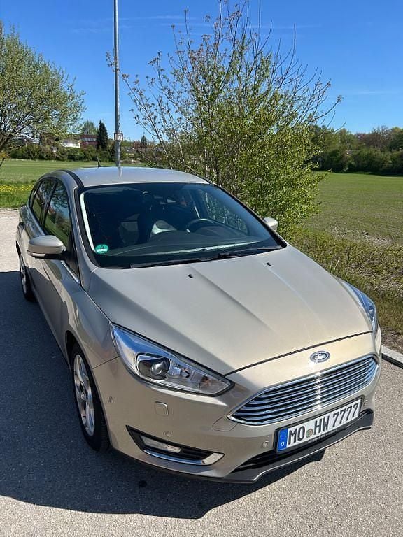 Używany Ford Focus Titanium 150 KM (110 kW) 2015 Złoty Sedan/Limuzyna
