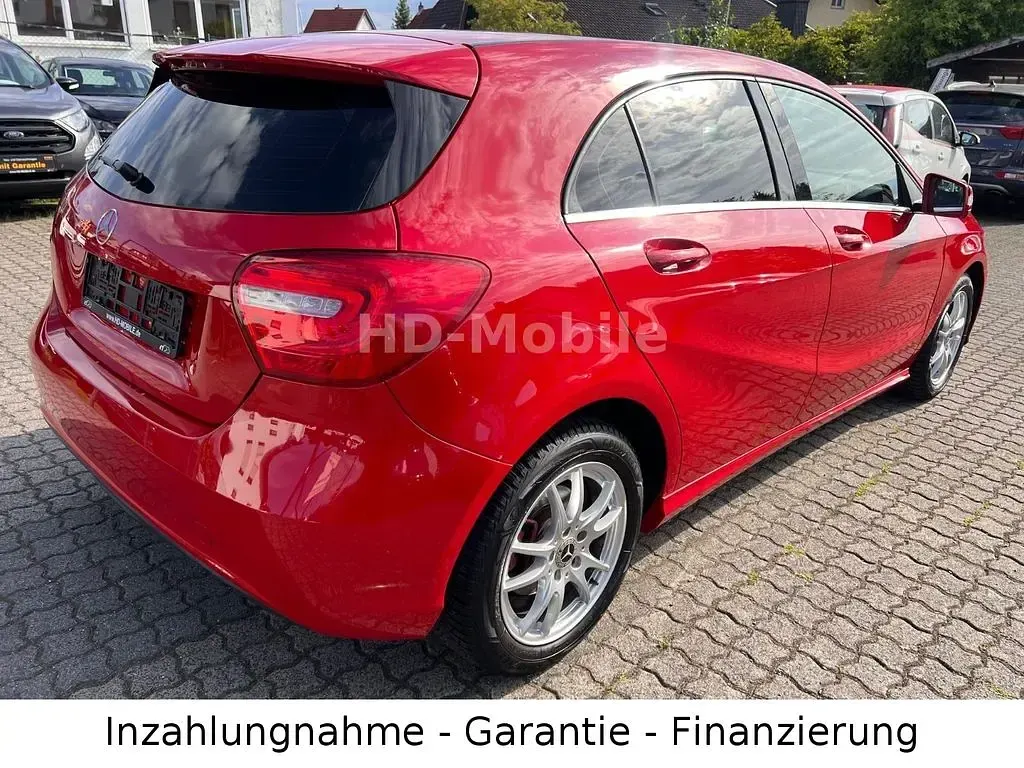 Gebraucht Mercedes A180 109 PS (80 kW) 2013 Rot Limousine