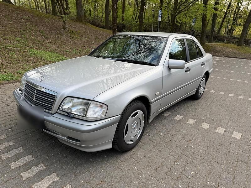 Gebraucht Mercedes C200 136 PS (100 kW) 2000 Silber Limousine