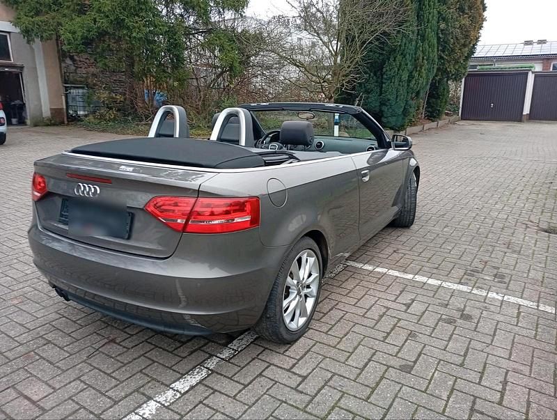 Braun Gebraucht 2011 Audi A3 Cabriolet Cabrio | 6.400 € (Guter Preis) - Bild 1/4