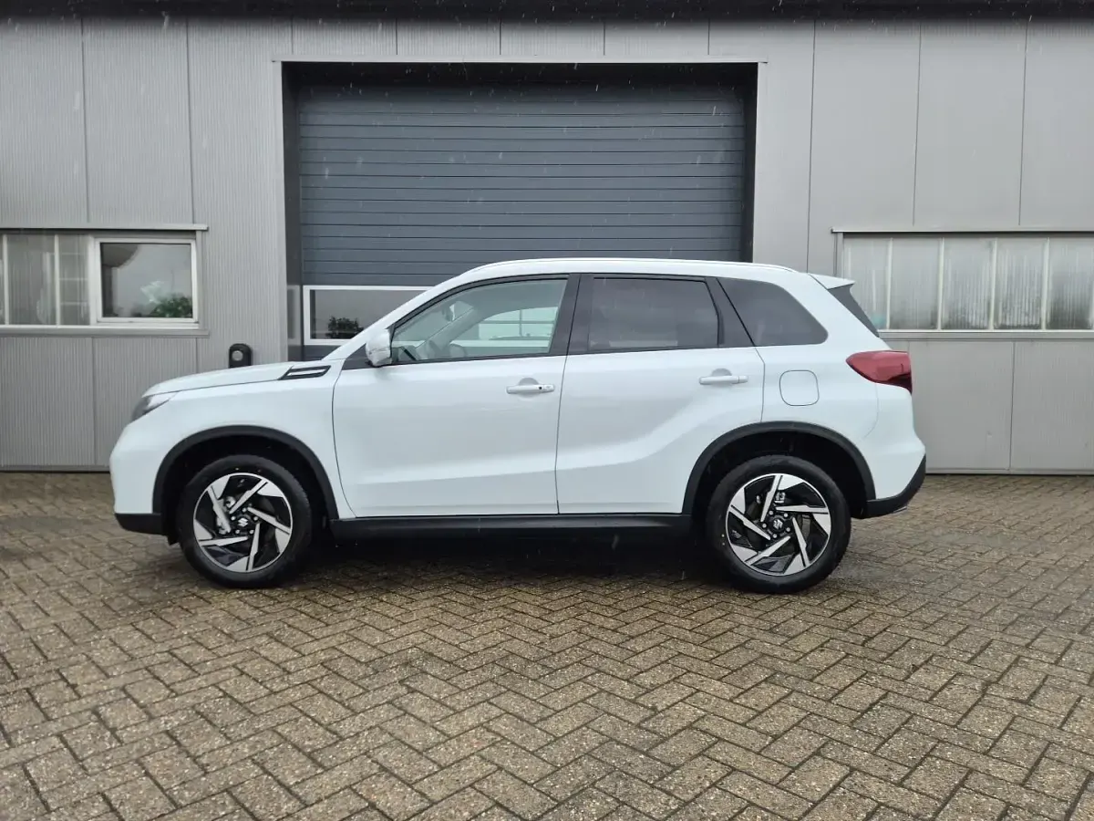 Neu Suzuki Vitara Comfort+ 110 PS (80 kW) 2026 Savannah ivory metallic SUV