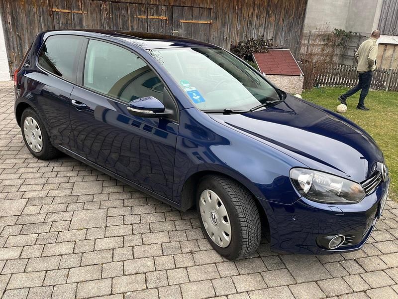 Gebraucht VW Golf VI 105 PS (77 kW) 2010 Blau Kleinwagen