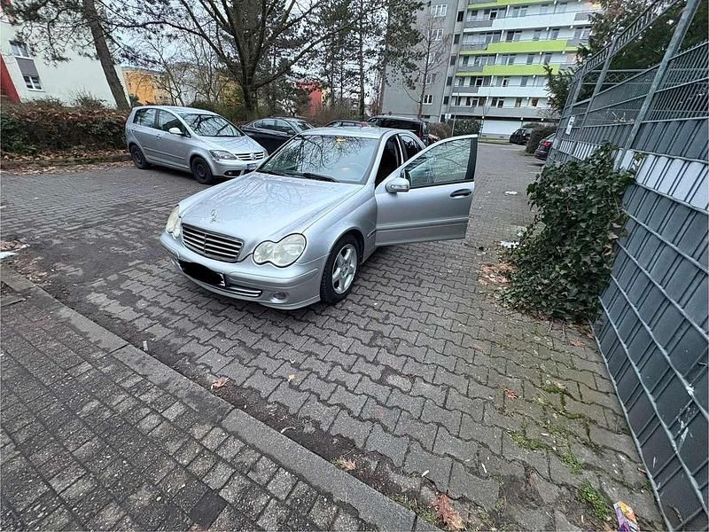 Gebraucht Mercedes C220 Classic 150 PS (110 kW) 2004 Limousine