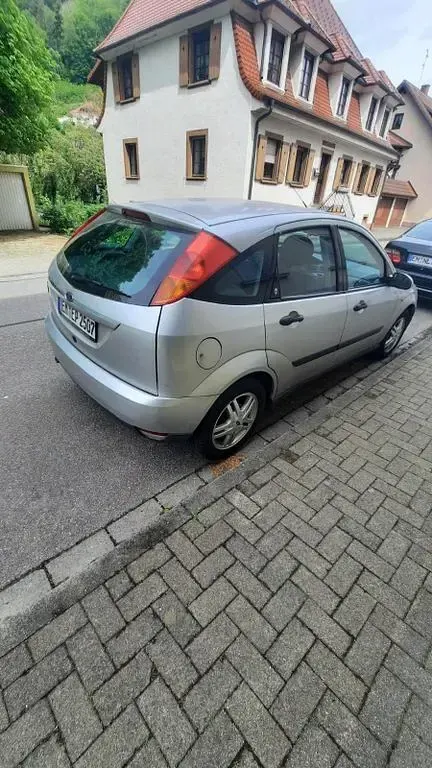 Gebraucht Ford Focus Trend 101 PS (74 kW) 1999 Schwarz Limousine