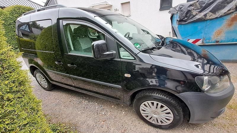 Schwarz Gebraucht 2013 VW Caddy Trendline Van / Kleinbus | 8.200 € (Fairer Preis) - Bild 1/4