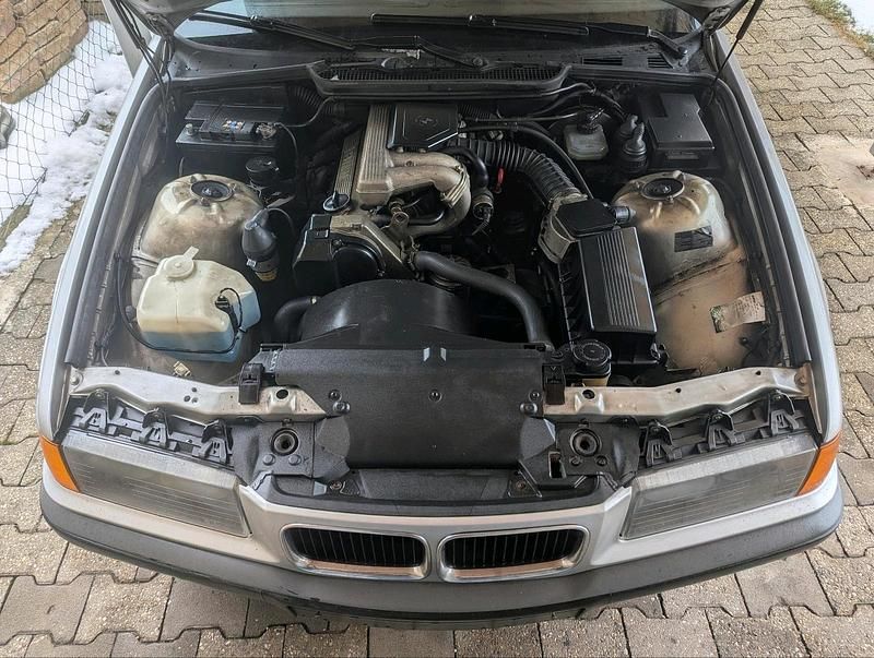 Gebraucht BMW 318 1992 Silber Limousine