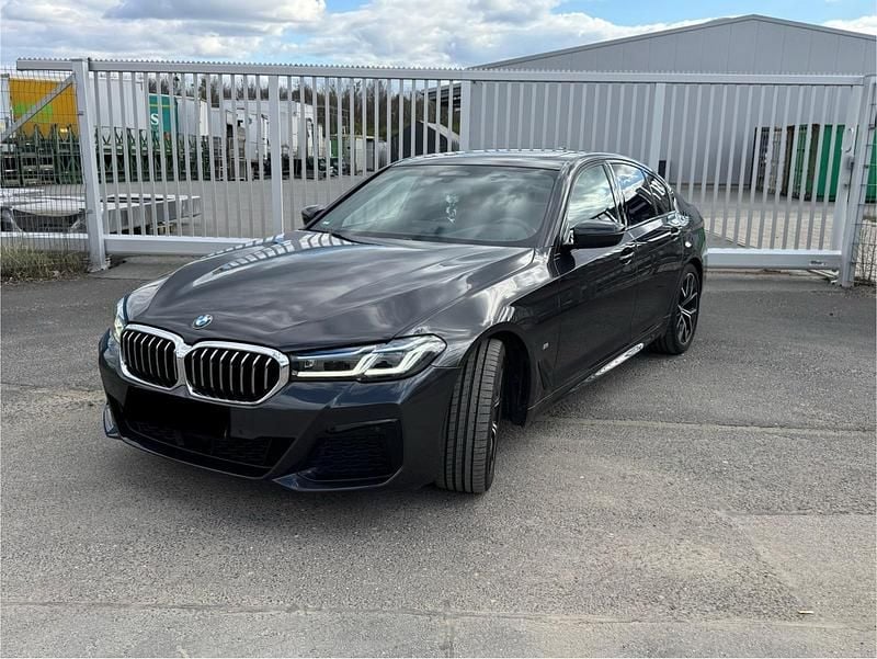 Grau Gebraucht 2021 BMW 520 M Sport Limousine | 41.000 € (Etwas zu teuer) - Bild 1/4