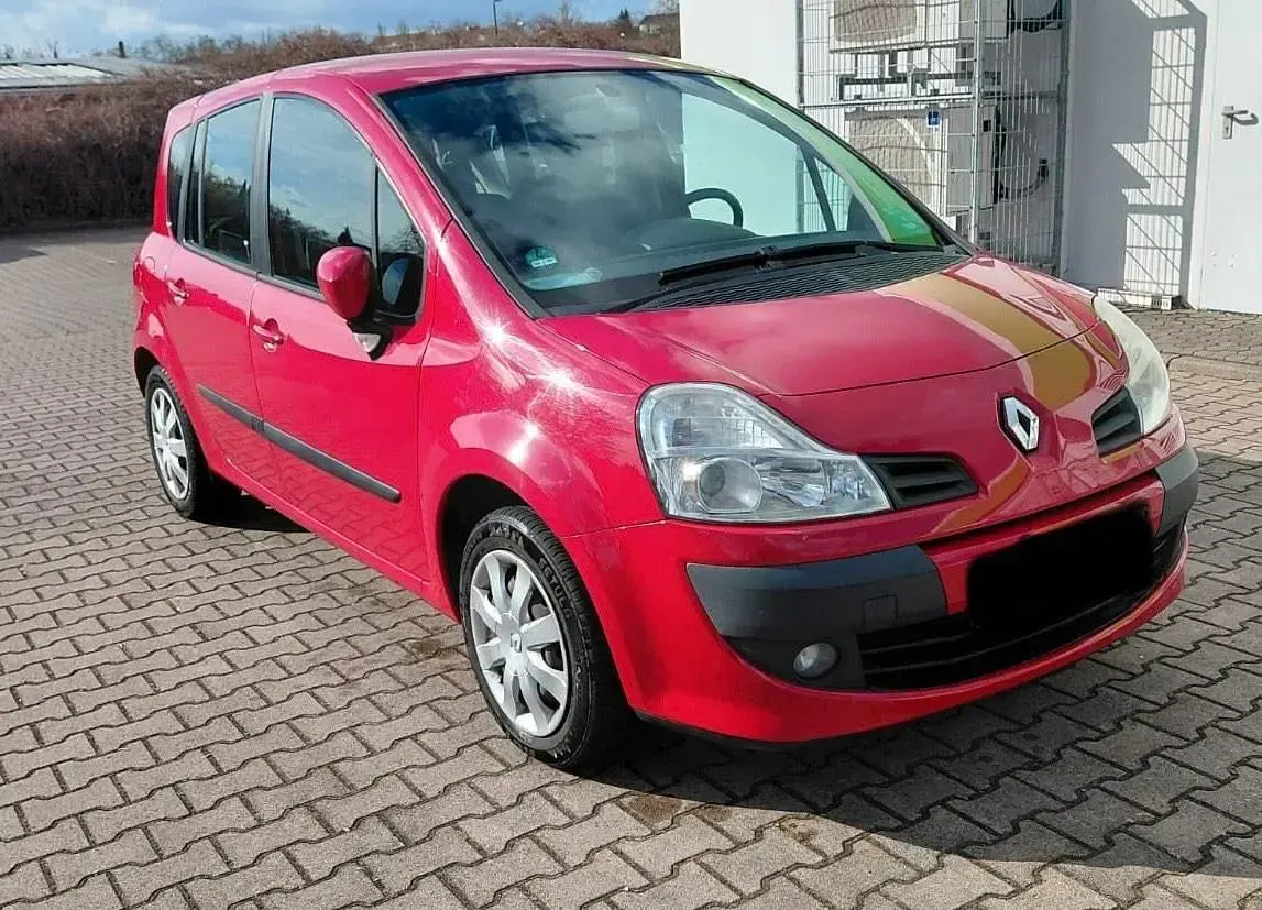 Usado Renault Modus 75 CV (55 kW) 2011 Rojo Monovolumen