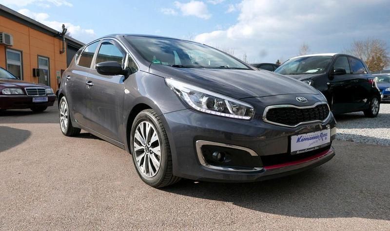 Gebraucht Kia Ceed DREAM-TEAM Edition 136 PS (100 kW) 2016 Dark gun metal Kleinwagen