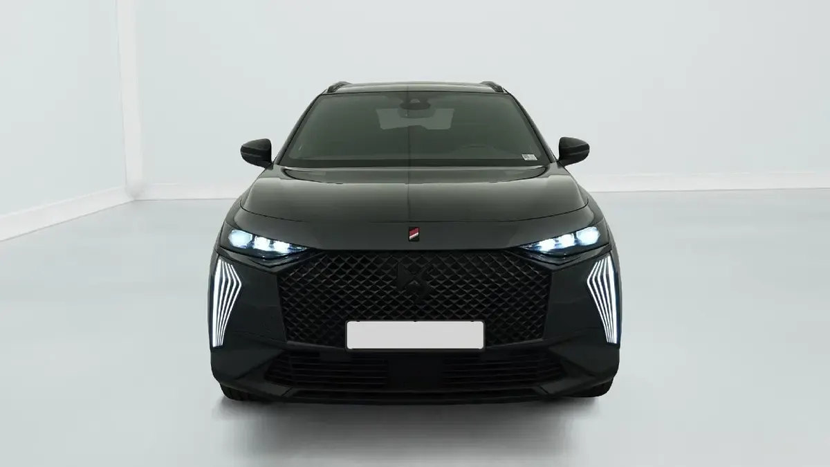 Gebraucht DS Automobiles DS7 Crossback Performance Line Plus 200 PS (147 kW) 2024 Gris titane SUV