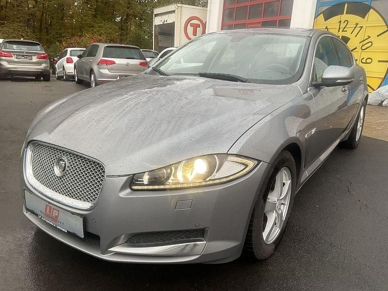 Grau Gebraucht 2013 Jaguar XF Limousine | 6.490 € (Guter Preis) - Bild 1/4
