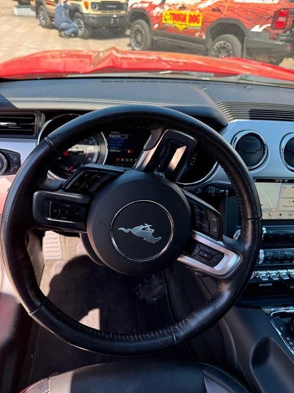 Second-hand Ford Mustang 421 CP (309 kW) 2018 Roșu Cabrio