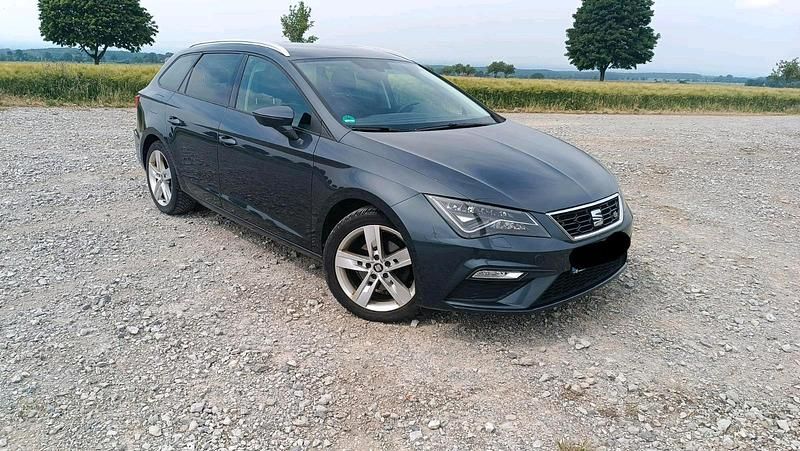 Grau Gebraucht 2020 Seat Leon FR Kombi | 16.799 € (Superpreis) - Bild 1/4