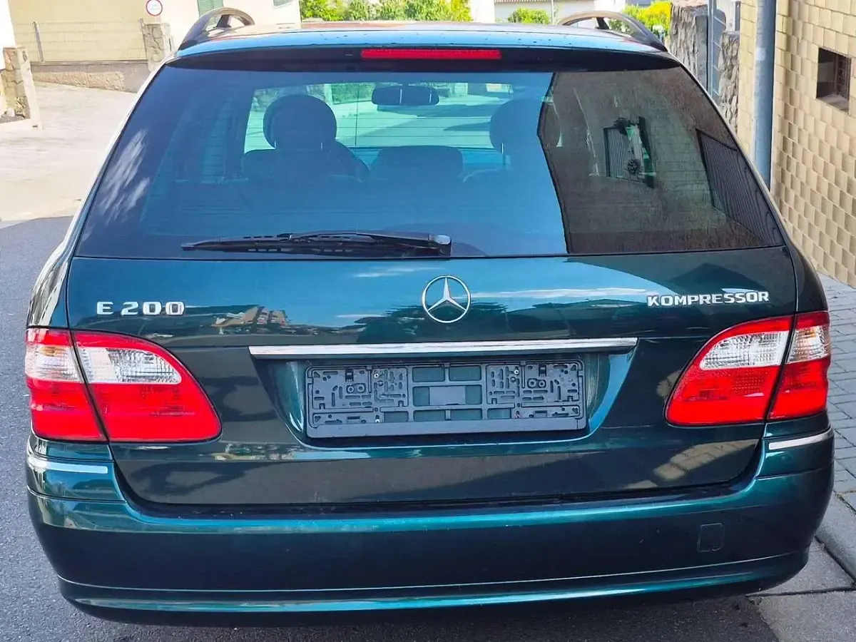Gebraucht Mercedes E200 163 PS (119 kW) 2005 Grün Kombi