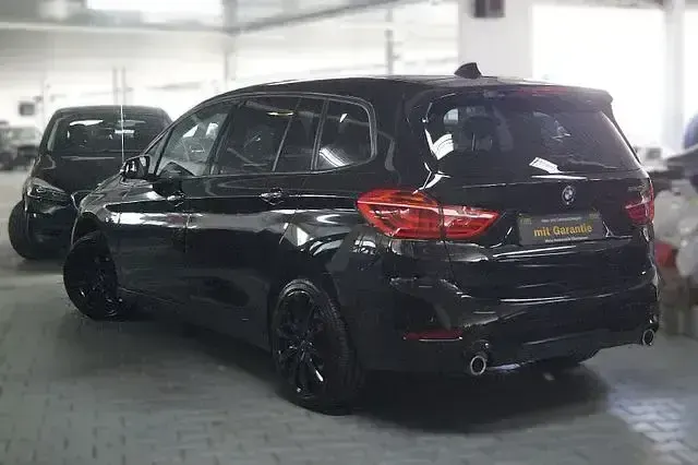 Gebraucht BMW 220 Gran Tourer 243 PS (178 kW) 2020 Schwarz Van / Kleinbus