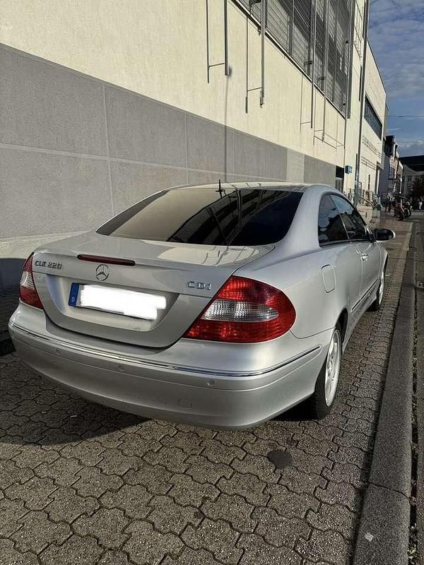 Silber Gebraucht 2006 Mercedes CLK220 Elegance Coupé | 9.000 € - Bild 1/4
