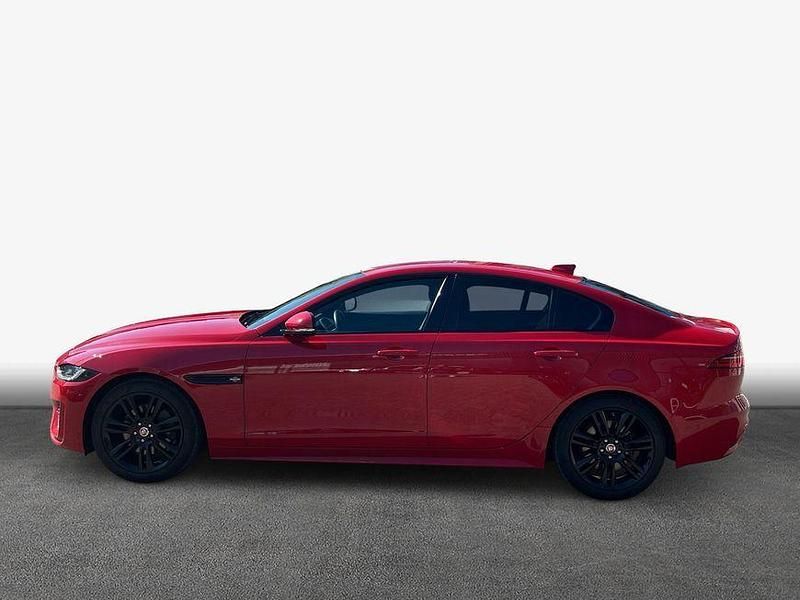 Gebraucht Jaguar XE R-Dynamic 179 PS (131 kW) 2020 Rot Limousine