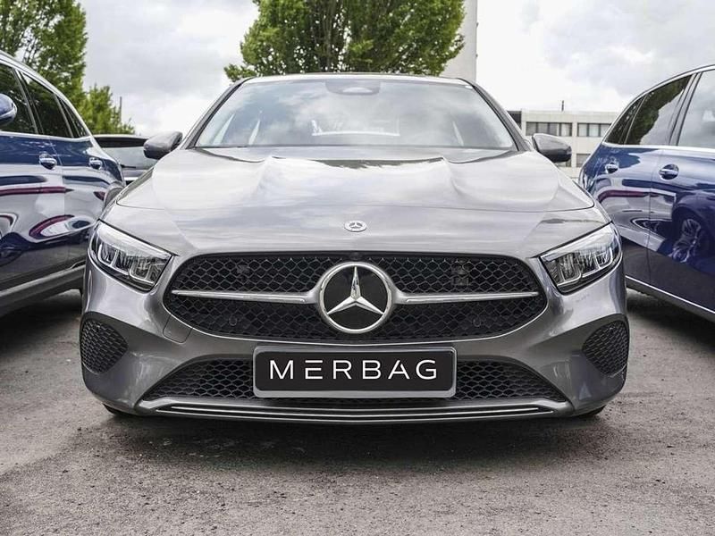 Gebraucht Mercedes A200 Advanced 222 PS (163 kW) 2024 Mountain grau Limousine