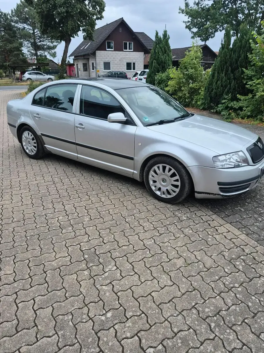 Gebraucht Skoda Superb 131 PS (96 kW) 2005 Silber Limousine