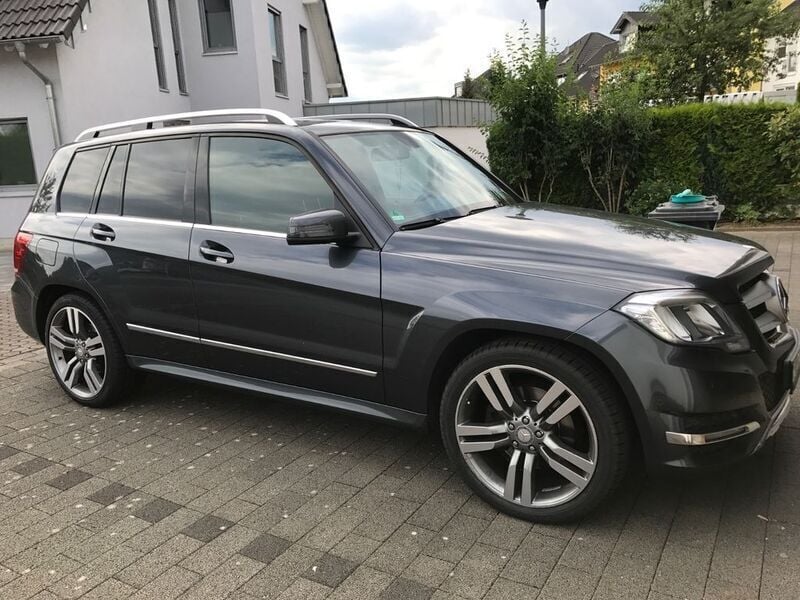 Grau Gebraucht 2012 Mercedes GLK350 SUV | 18.750 € (Teuer) - Bild 1/4