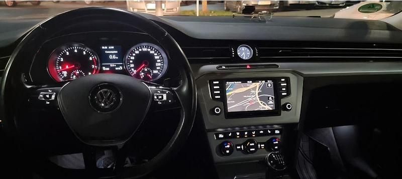 Gebraucht VW Passat Comfortline 125 PS (91 kW) 2015 Rot Limousine