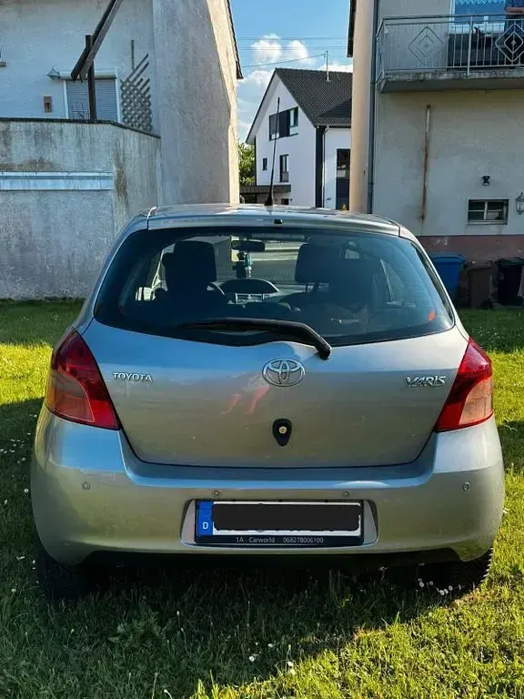 Gebraucht Toyota Yaris Cool 87 PS (63 kW) 2008 Grau Kleinwagen