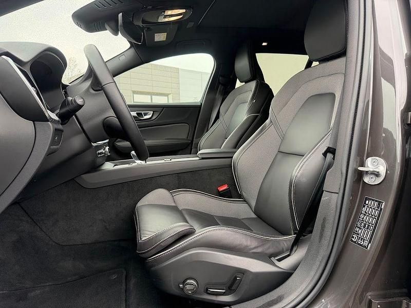 Gebraucht Volvo V60 Plus 197 PS (144 kW) 2025 Grau Kombi