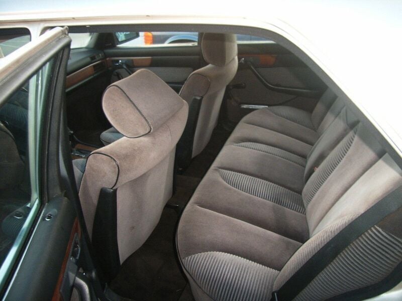 Gebraucht Mercedes S260 160 PS (117 kW) 1988 Beige Limousine