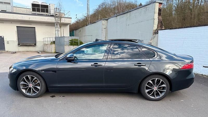 Gebraucht Jaguar XF 179 PS (131 kW) 2016 Grau Limousine
