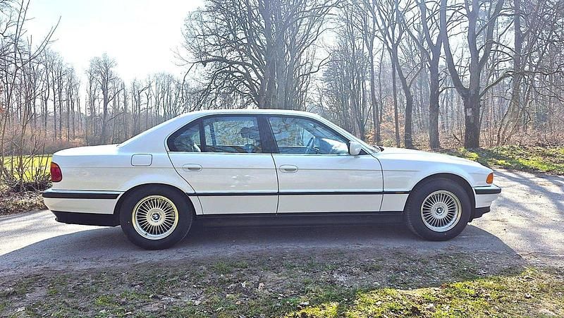 Gebraucht BMW 750 326 PS (239 kW) 1995 Weiß Limousine
