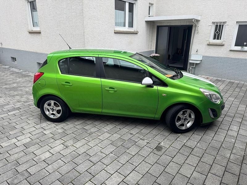 Grün Gebraucht 2012 Opel Corsa Kleinwagen | 3.900 € (Guter Preis) - Bild 1/4