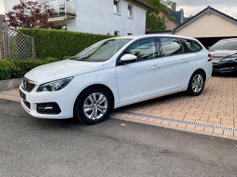 Weiß Gebraucht 2020 Peugeot 308 Active Kombi | 15.950 € (Etwas zu teuer) - Bild 1/4