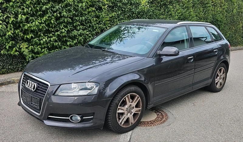 Gebraucht Audi A3 Attraction 105 PS (77 kW) 2012 Grau Kleinwagen